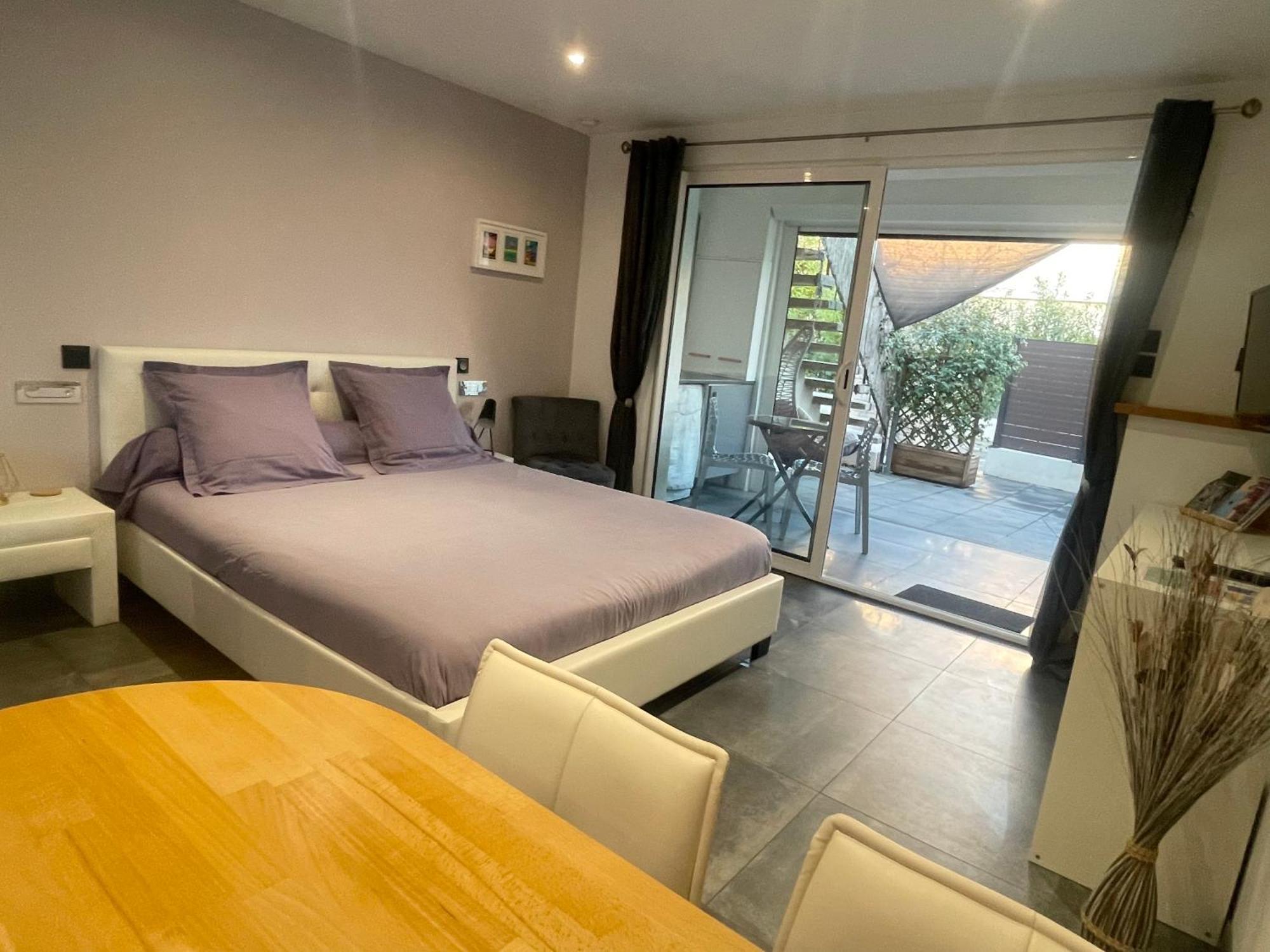 Plage A 400 M Studio Tout Confort Terrasse Clim Parking Hyères Eksteriør billede