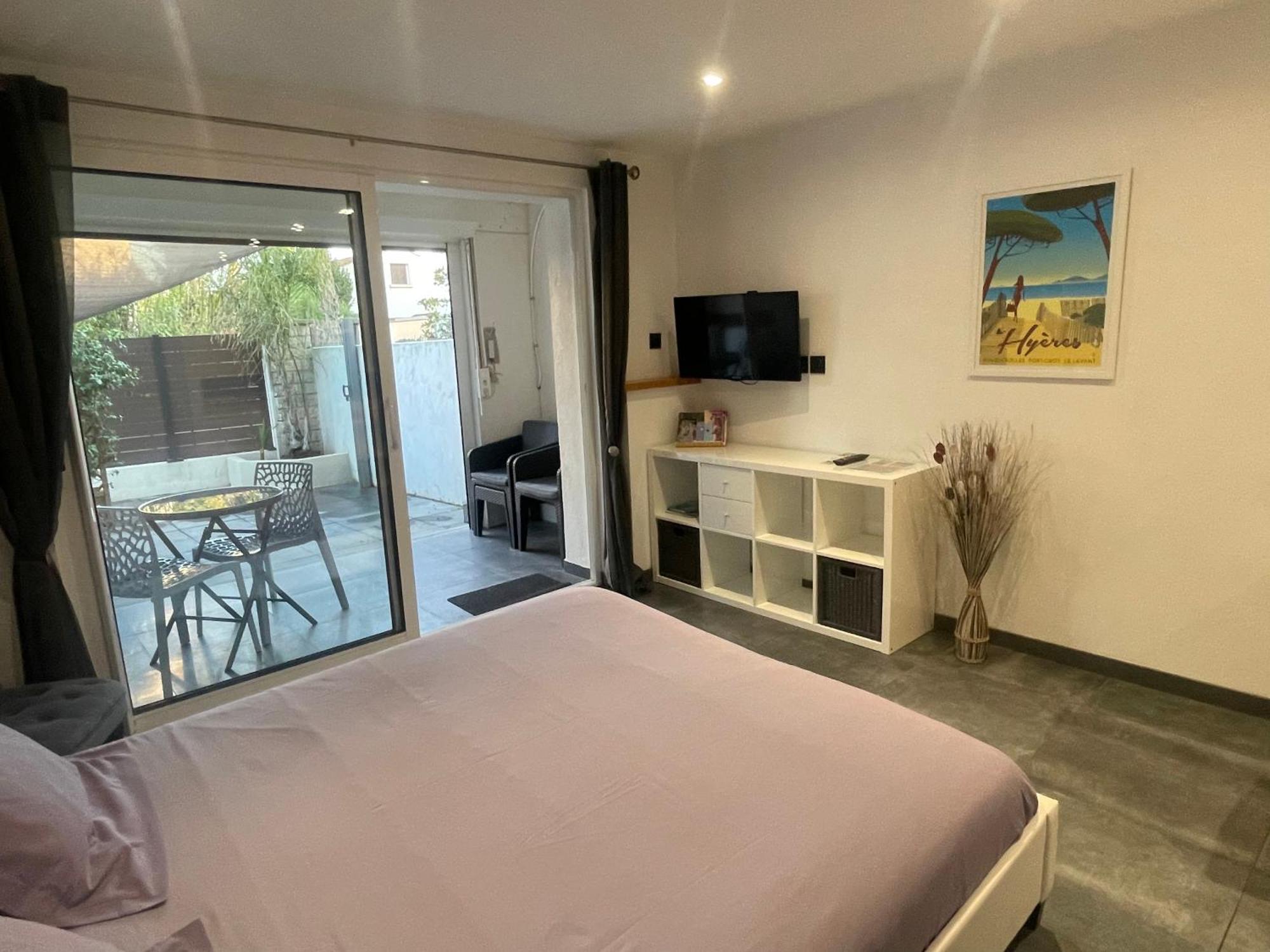 Plage A 400 M Studio Tout Confort Terrasse Clim Parking Hyères Eksteriør billede